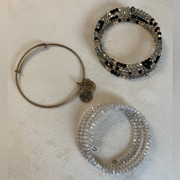 Jewelry - Bracelet bundle